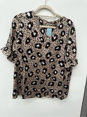 Women’s Beige Leopard Print Short Sleeve Blouse